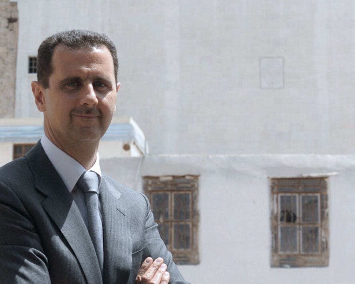 Президент Сирии заявил о прекращении всех операций против демонстрантов