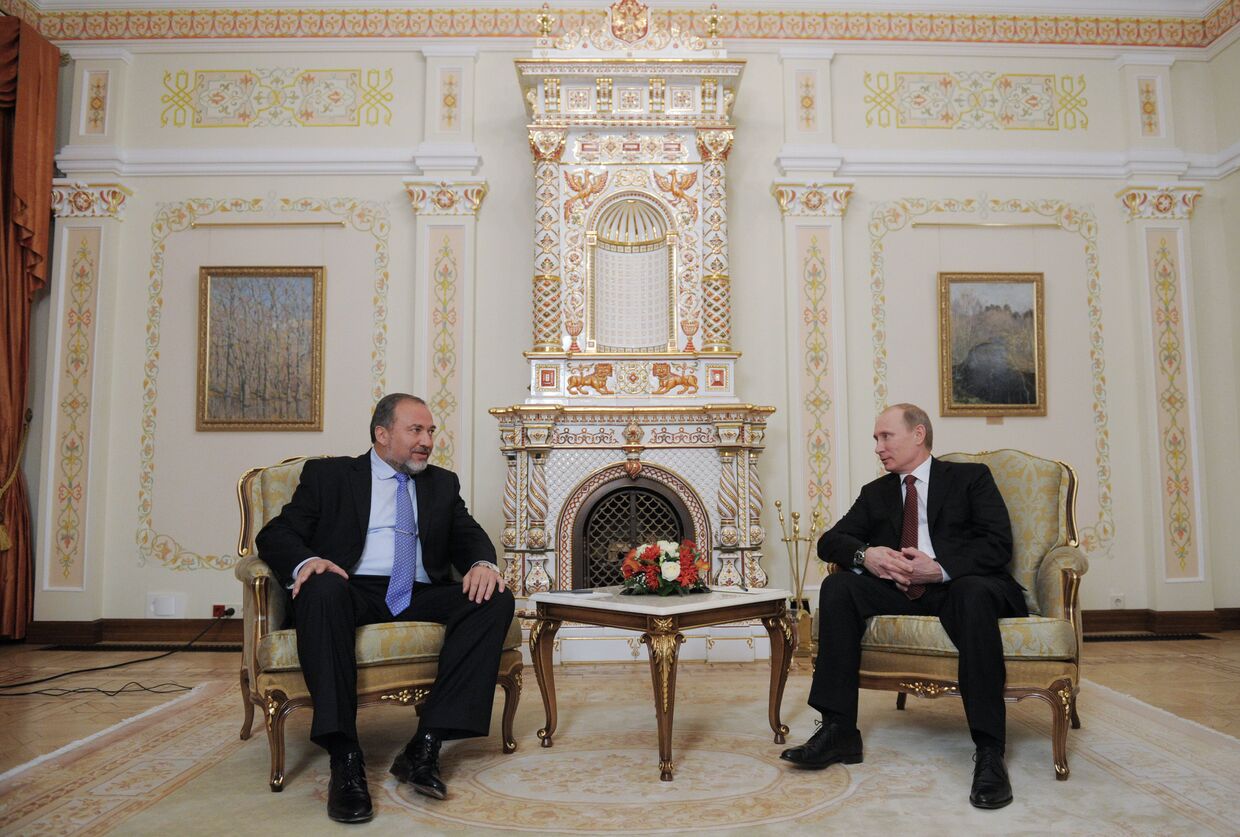 Встреча премьер-министра РФ Владимира Путина с Авигдором Либерманом в Ново-Огарево