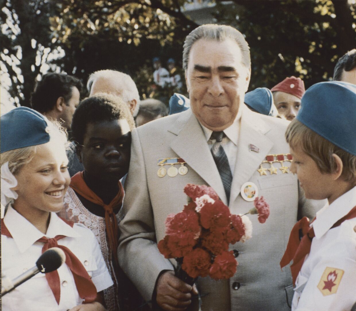 Л.И.Брежнев во Всесоюзном пионерском лагере Артек