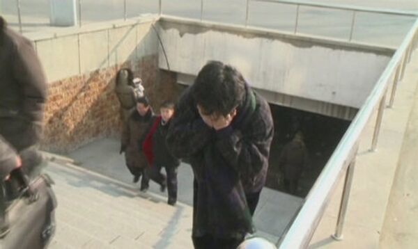 Женщина скорбит о смерти Ким Чен Ира на одной из улиц Пхеньяна