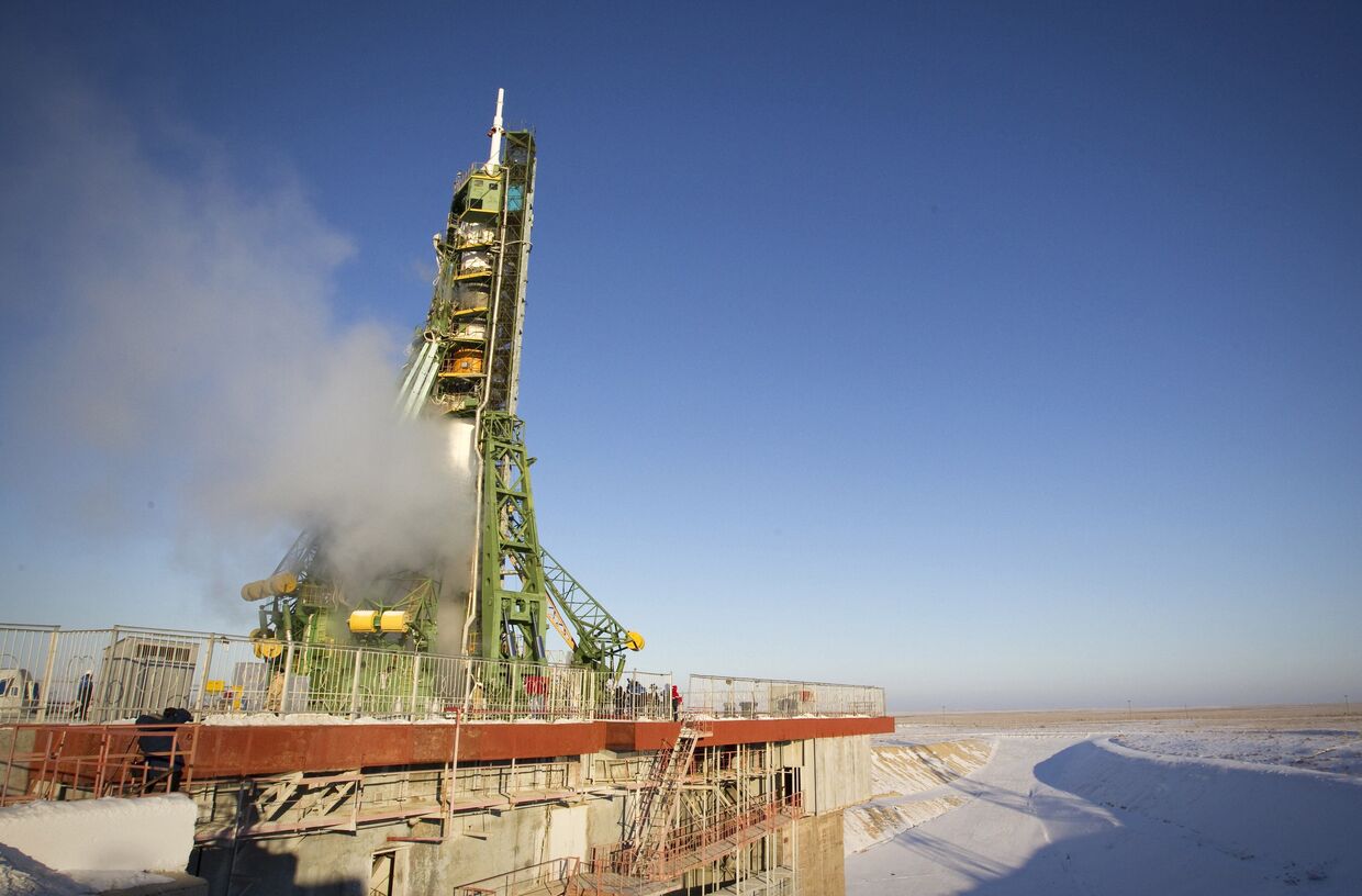 Подготовка к запуску ракеты космического назначения Союз-ФГ с пилотируемым космическим кораблем Союз ТМА-03М