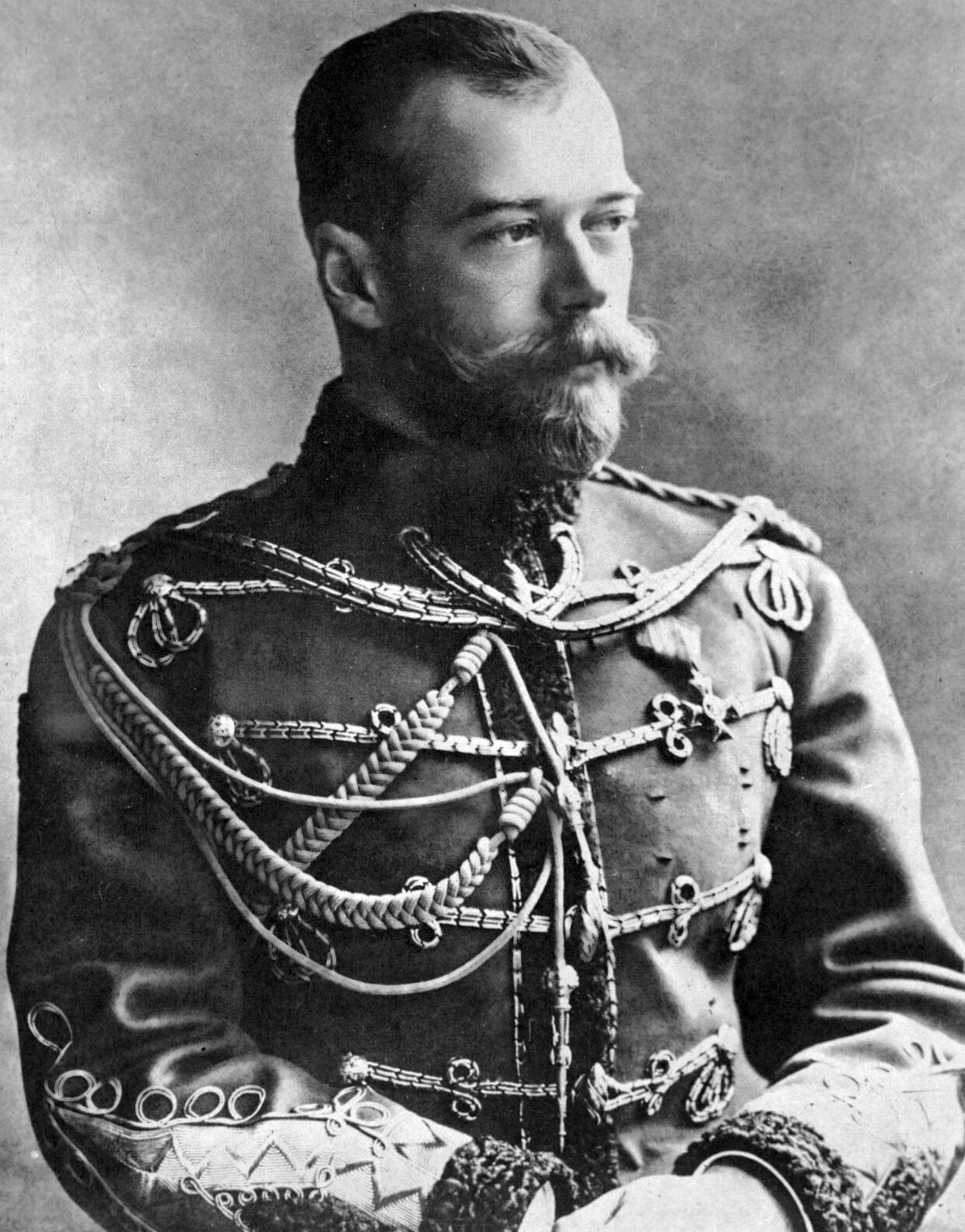 Император Николай II в форме лейб-гвардии гусарского полка его императорского величества