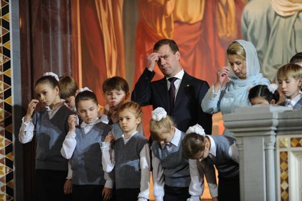 Президент РФ Д.Медведев на Рождественской службе в храме Христа Спасителя