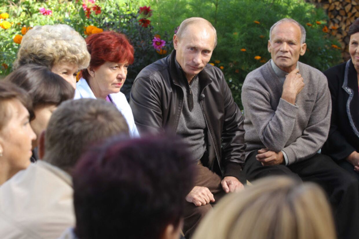 Премьер-министр РФ Владимир Путин в поселке Аксеново-Зиловское