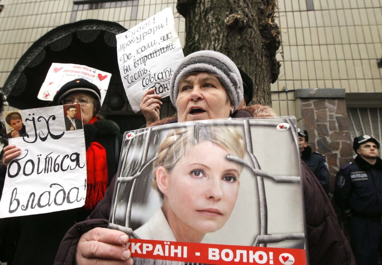 Сторонники Тимошенко штурмуют здание Апелляционного суда в Киеве