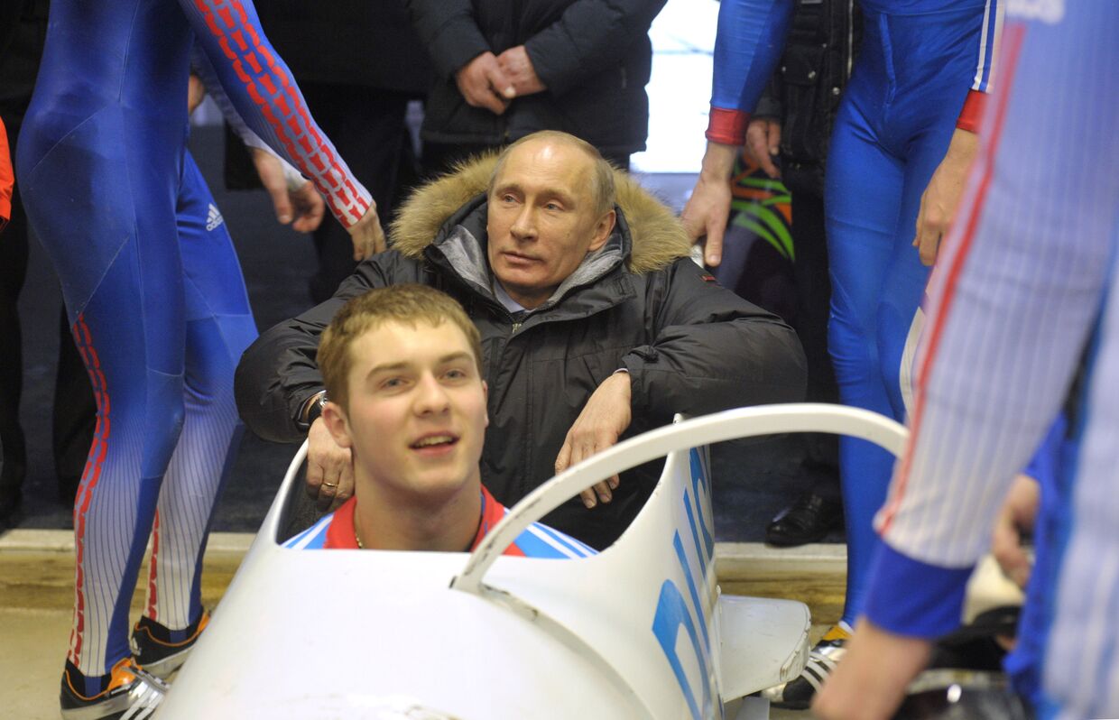 Премьер-министр РФ В.Путин посетил санно-бобслейный комплекс Парамоново