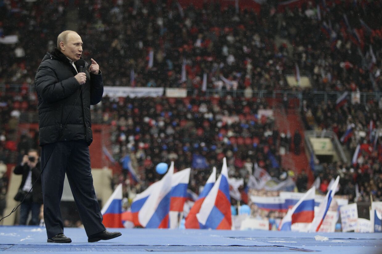 Премьер-министр РФ Владимир Путин на митинге Защитим страну!