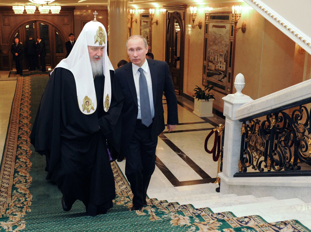 Премьер-министр РФ В.Путин поздравил патриарха Кирилла с трехлетием интронизации