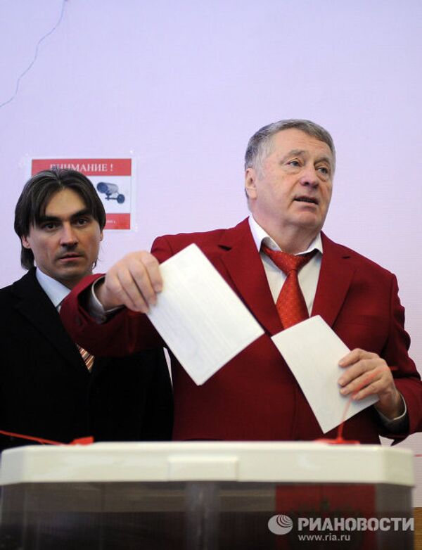 Голосование кандидата в президенты РФ Владимира Жириновского