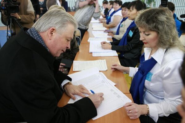 Президент Бурятии Вячеслав Наговицын на участке с супругой Ниной Владимировной автор