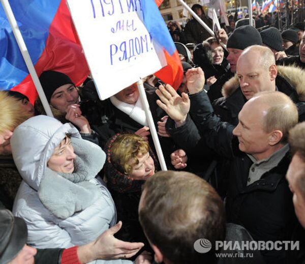 Д.Медведев и В.Путин участвуют в митинге на Манежной площади