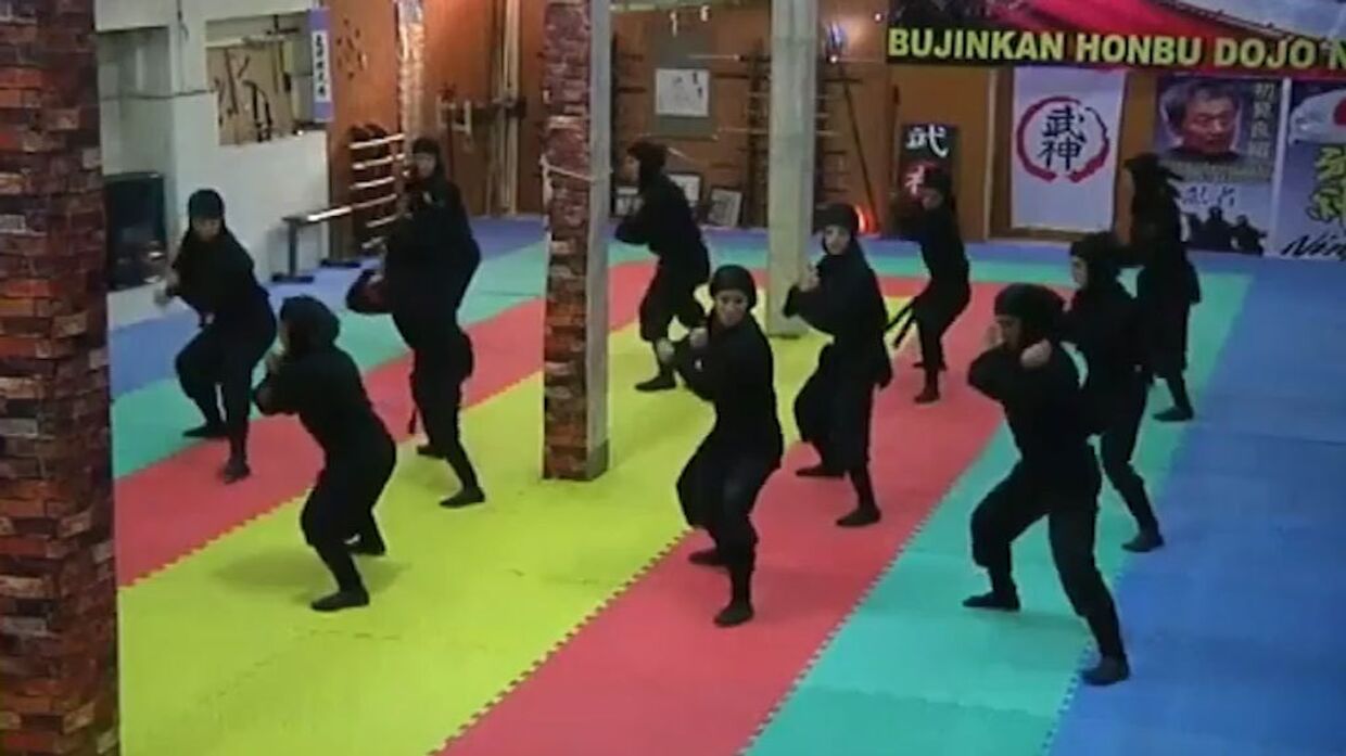 Тренировка иранских женщин-ниндзя