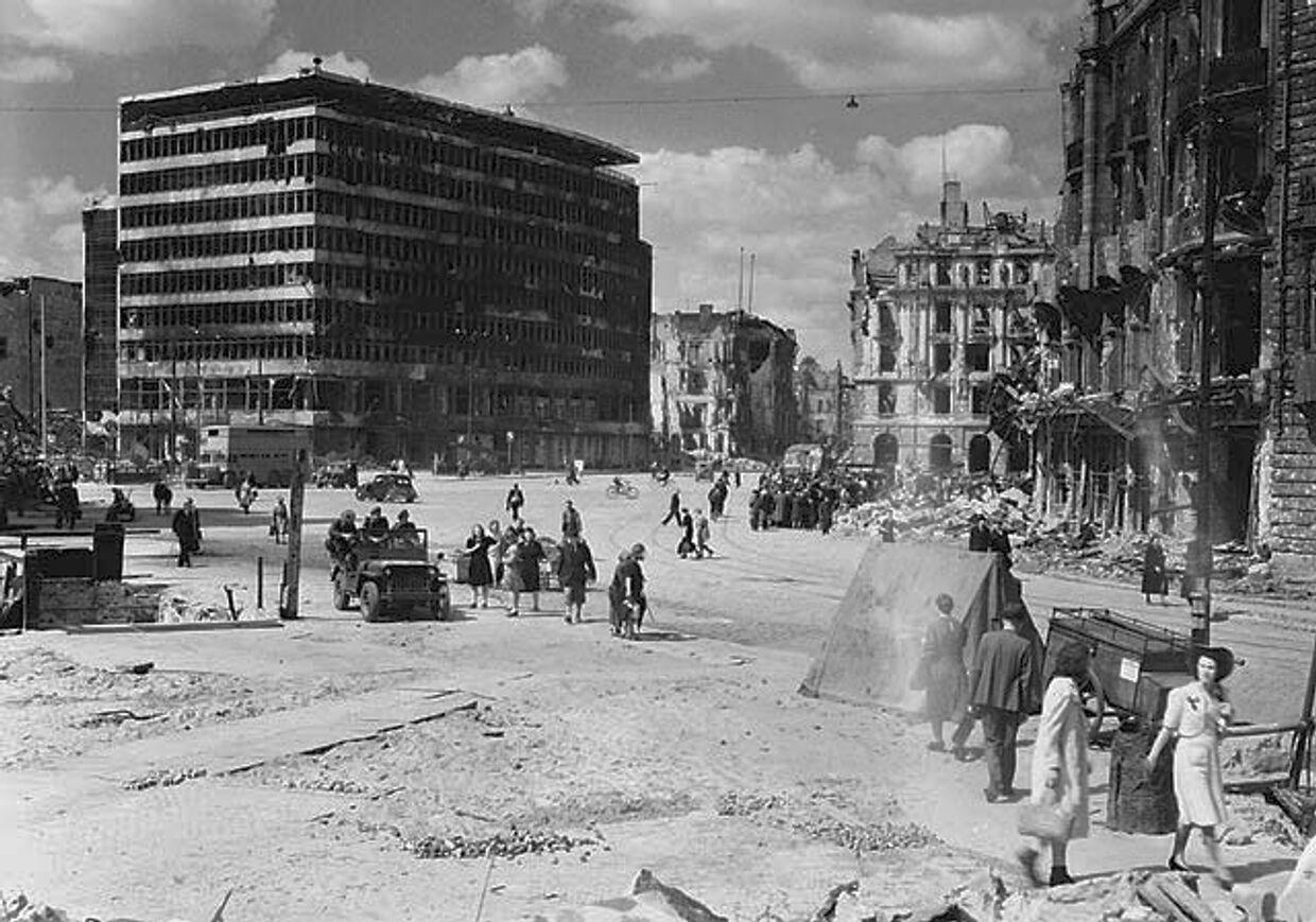 Потсдамская площадь в 1945 году