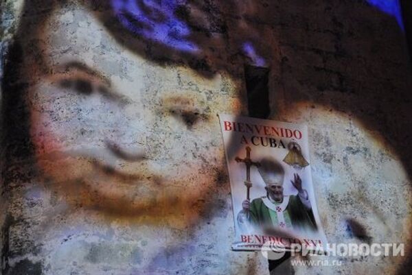 Куба встречает папу Бенедикта XVI религиозным световым шоу на фасаде Гаванского собора