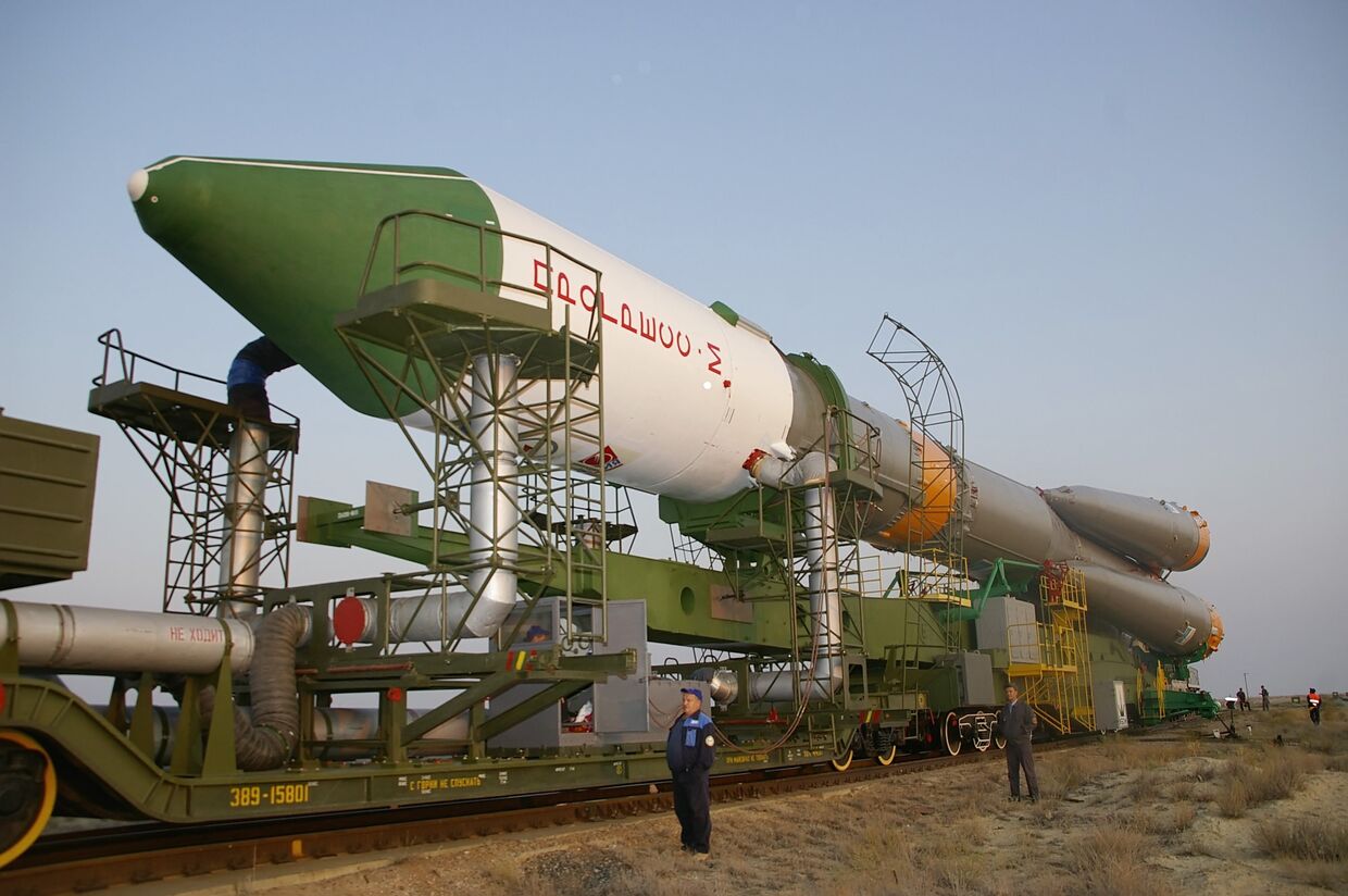 Подготовка с запуску грузового космического корабля Прогресс М-65