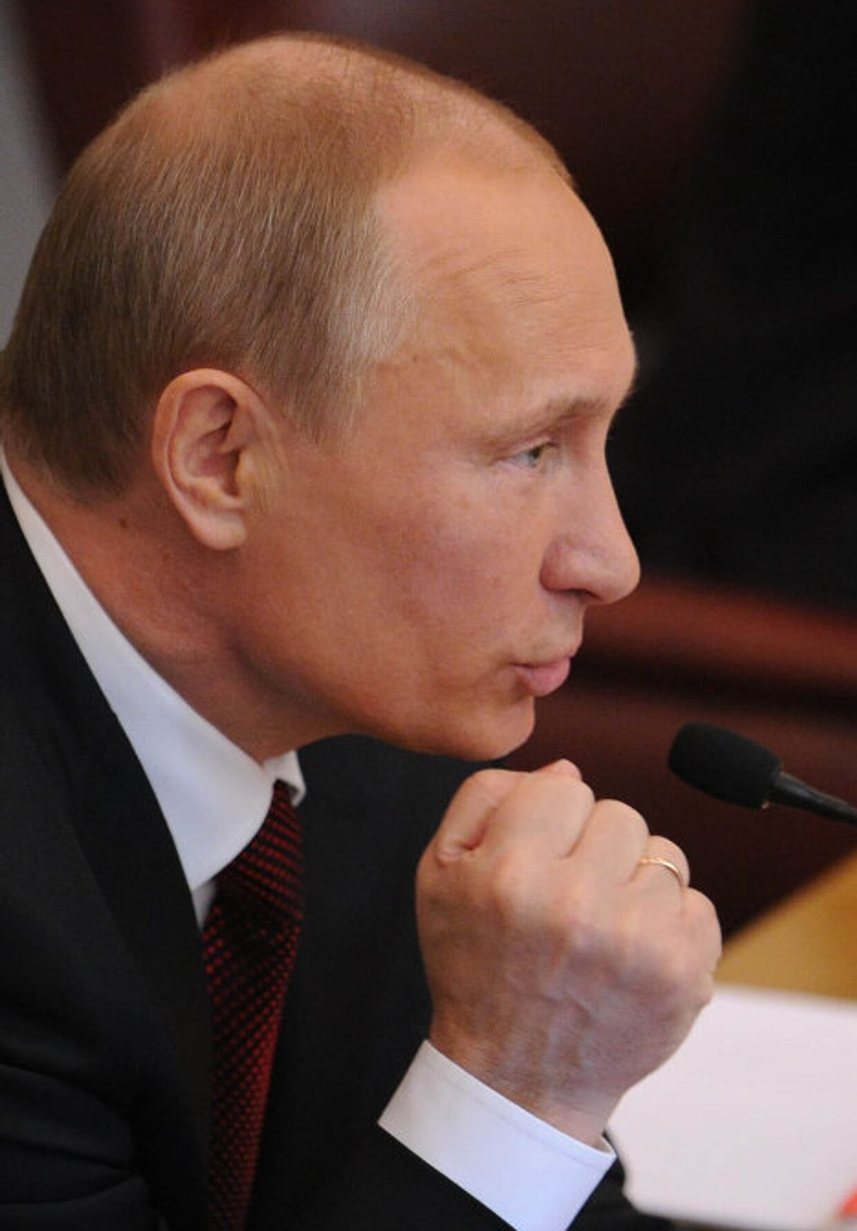 Премьер-министр РФ Владимир Путин выступил перед Госдумой РФ с завершающим отчетом