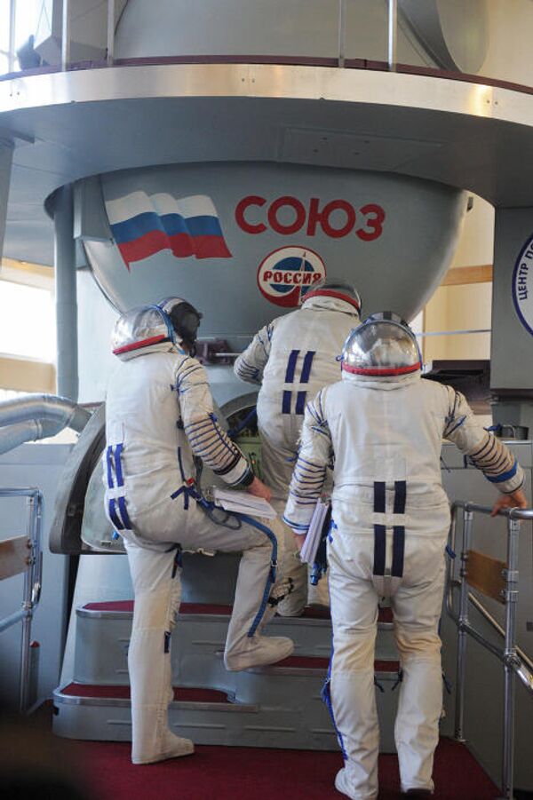 Тренировка на ТДК Союз ТМА-М основного экипажа МКС-31/32 в Звездном городке
