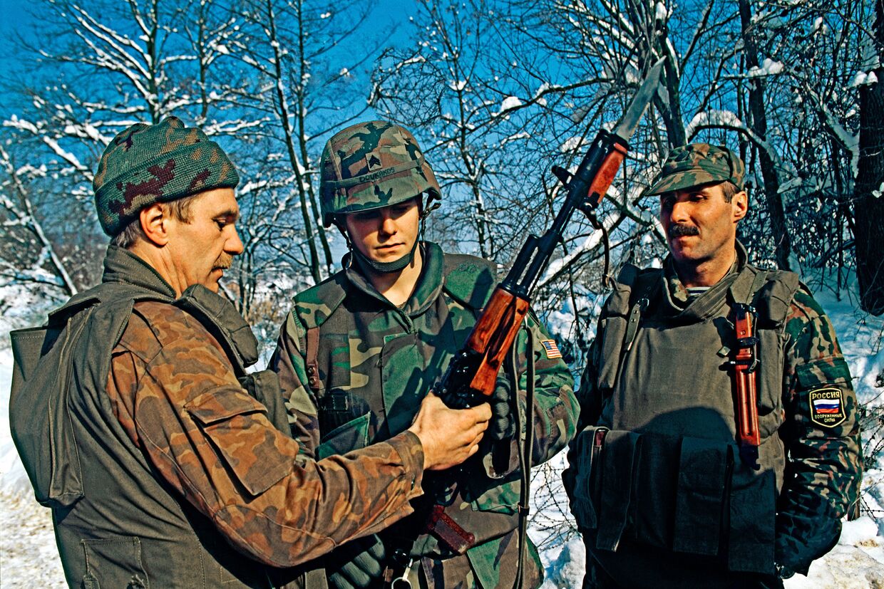 Российские рядовые и сержант американского спецназа в Боснии
