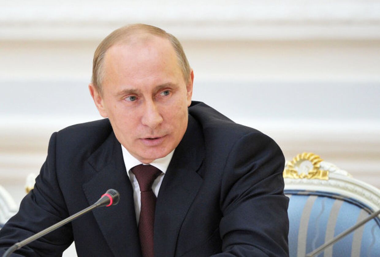Премьер-министр В.Путин провел встречу с активом партии Единая Россия