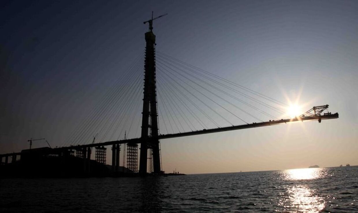 «Мостовик» смонтировал систему пожаротушения на мосту на остров Русский после ЧП