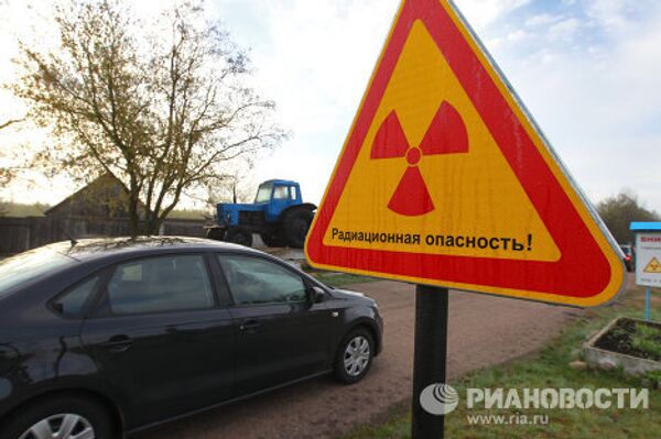 Переселенцам из деревни в зоне отчуждения Чернобыльской АЭС разрешили посетить свои дома