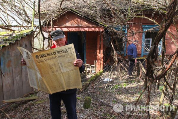 Переселенцам из деревни в зоне отчуждения Чернобыльской АЭС разрешили посетить свои дома