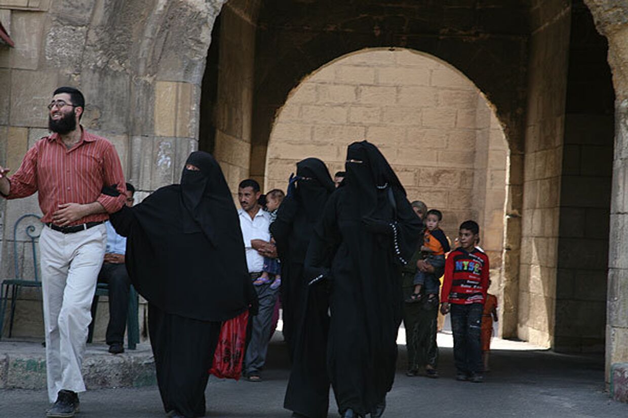 Эта египетская семья придерживается самых жестких требований к женской одежде 