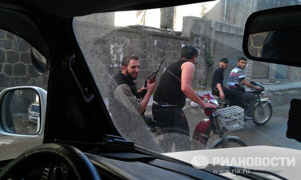 Повстанцы патрулируют улицы района аль Халидия