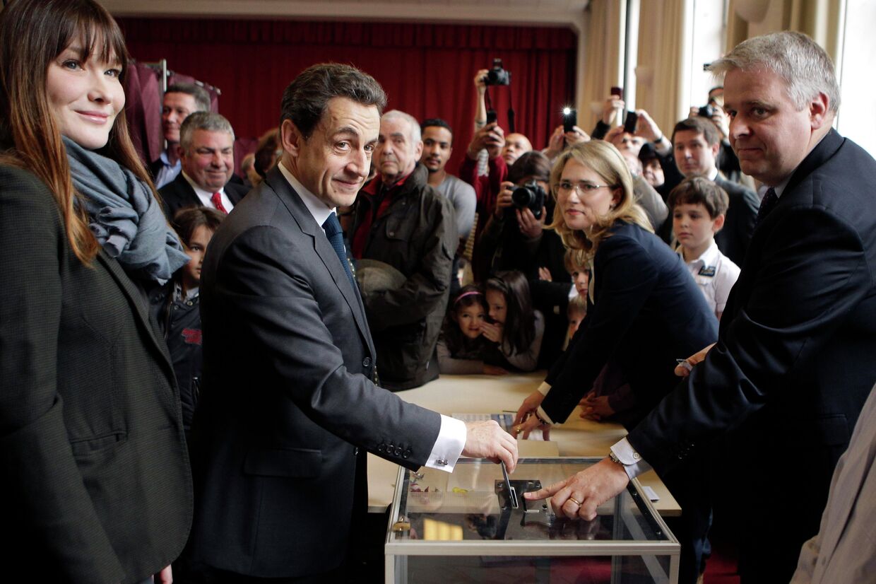 Саркози проголосовал во втором туре выборов президента Франции