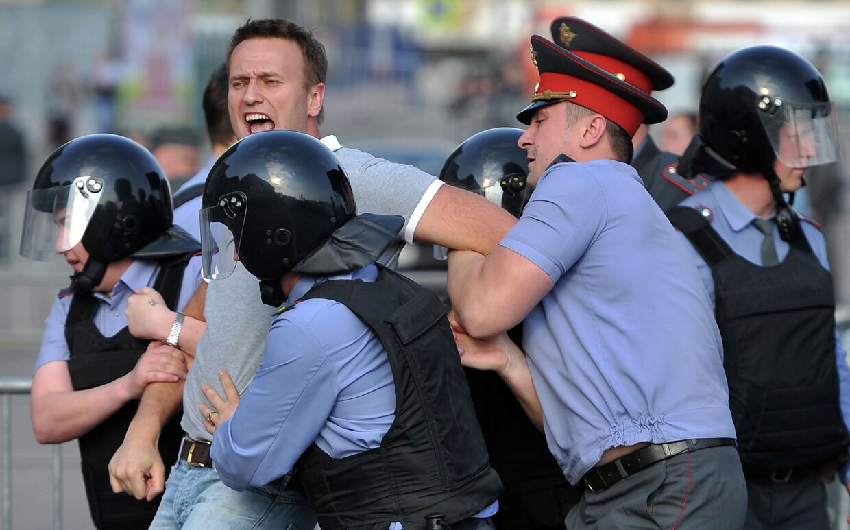Задержание Алексея Навального во время митинга Марш миллионов  в Москве