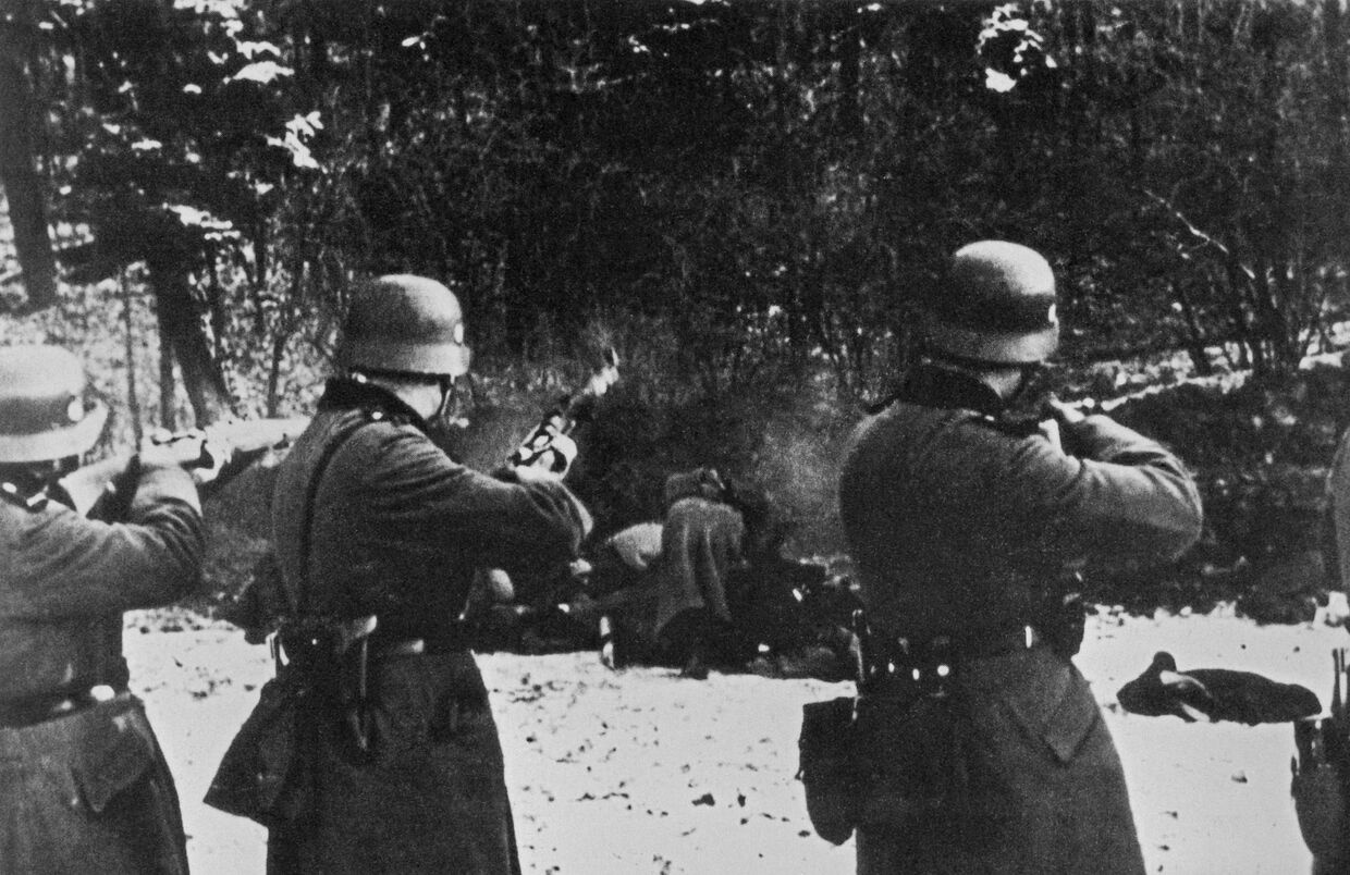 Расстрел польских граждан подразделением вермахта в 1939 году