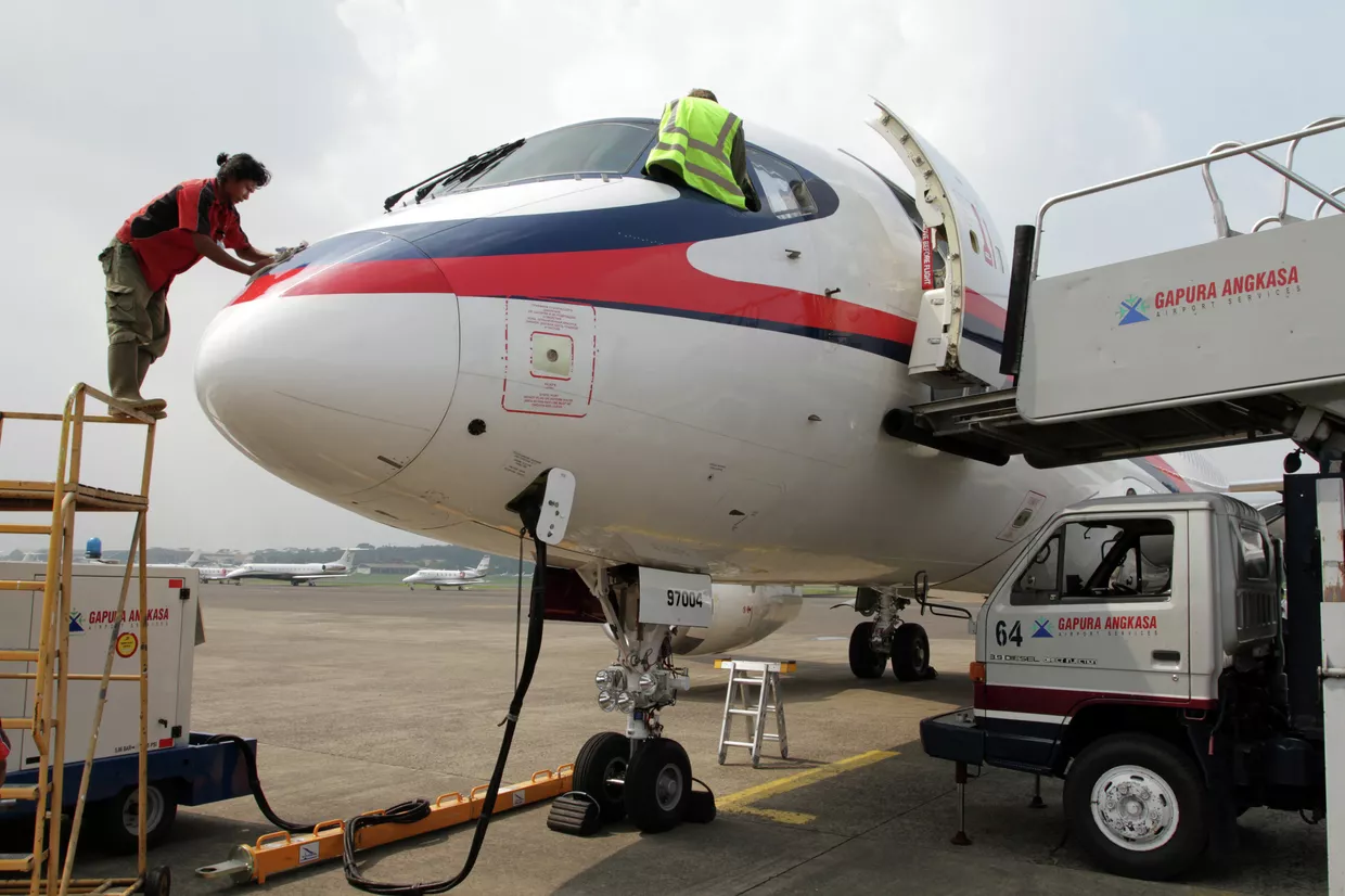 Самолет Superjet-100, пропавший с экранов радаров в Джакарте Самолет Superjet-100, пропавший с экранов радаров в Джакарте