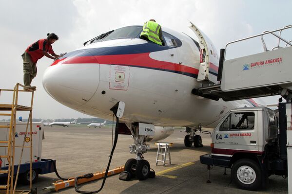 Самолет Superjet-100, пропавший с экранов радаров в Джакарте