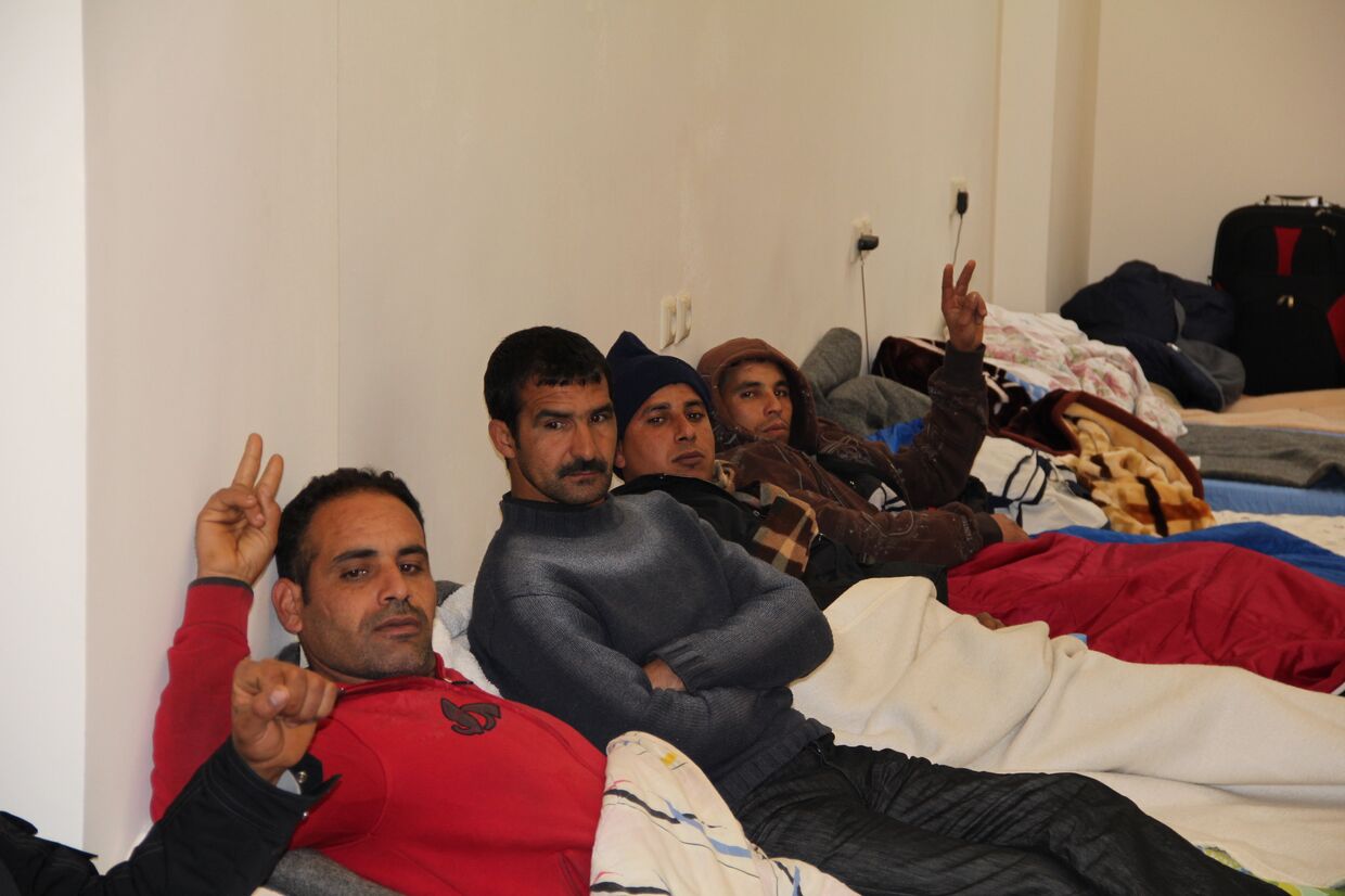 Участники акции незаконных мигрантов, требующие легализации в Греции