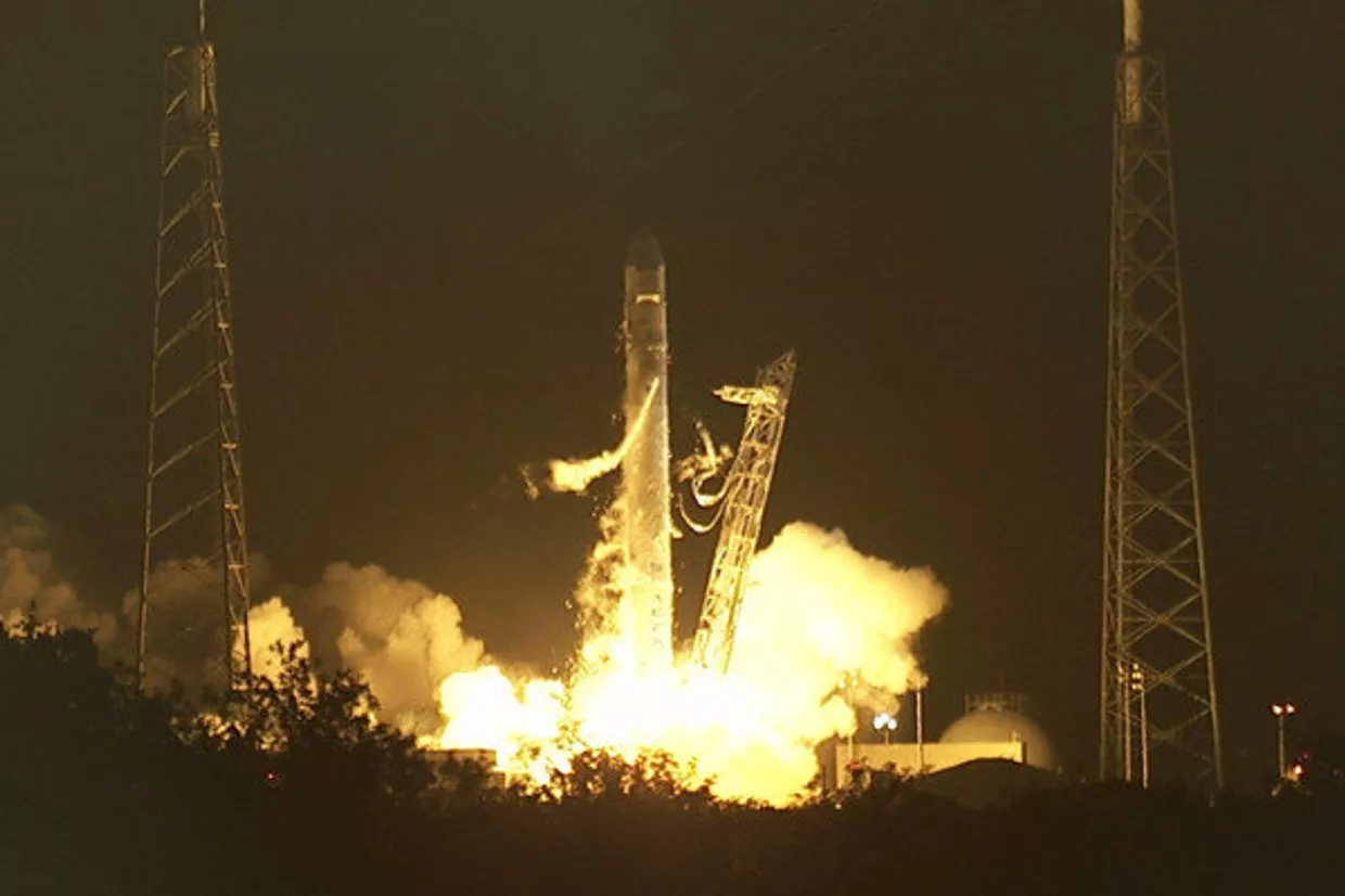 Запуск космического грузовика Dragon к МКС Запуск космического грузовика Dragon к МКС