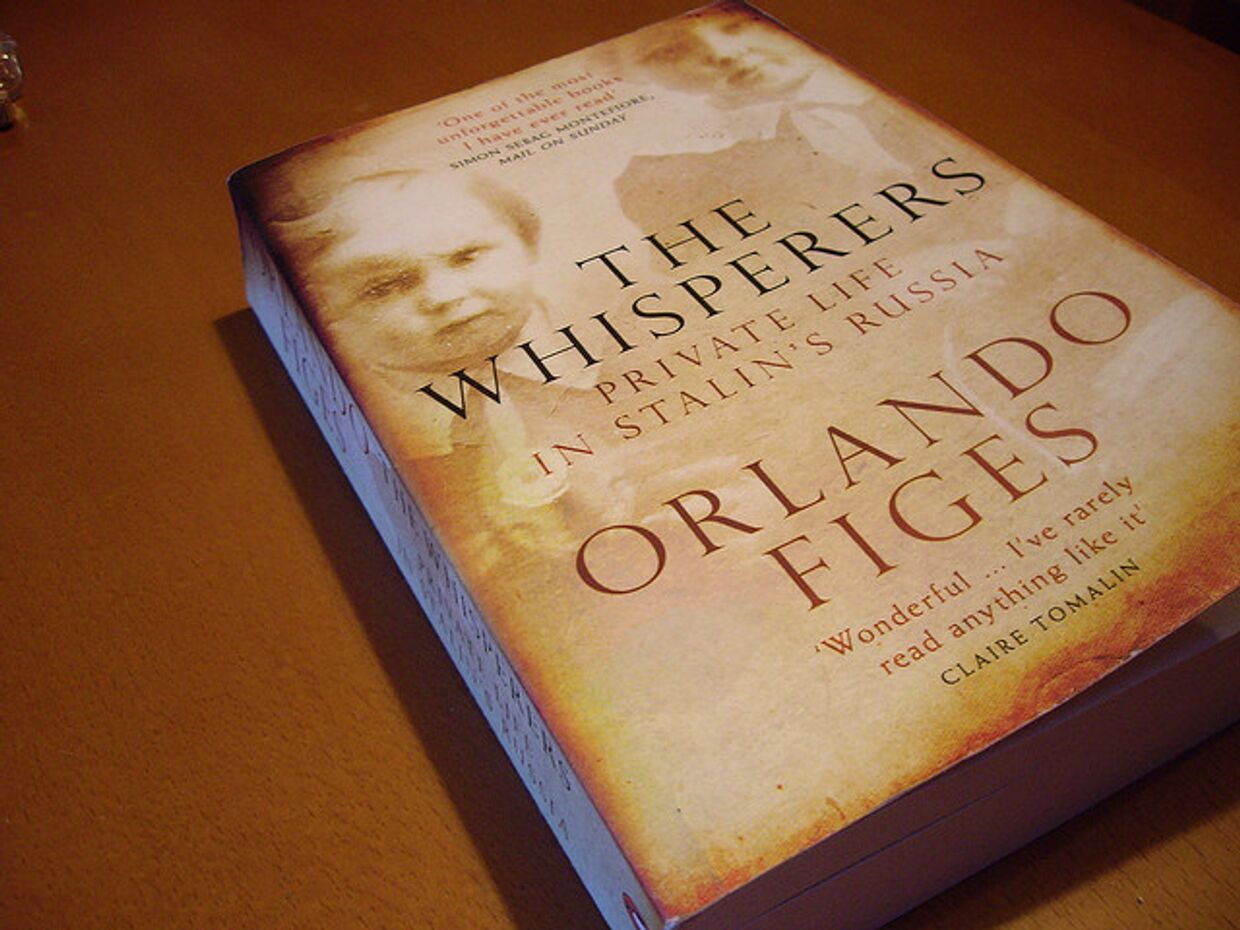 Книга Орландо Файджеса «The Whisperers»
