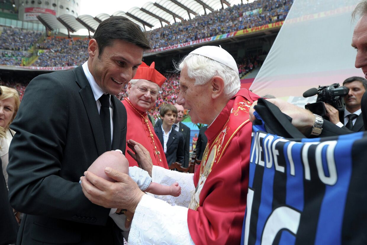 Папа Римский на стадионе в Милане