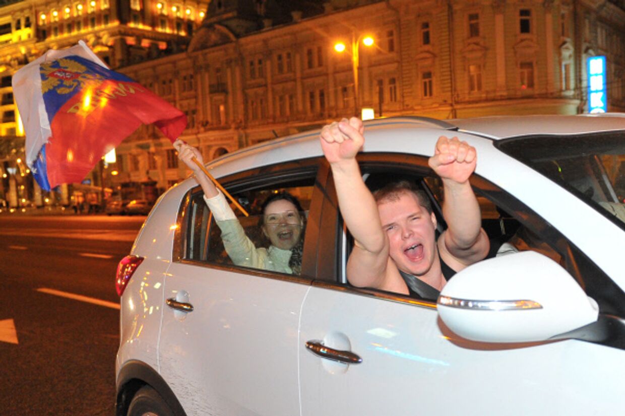 Празднование победы сборной России по футболу на улицах Москвы