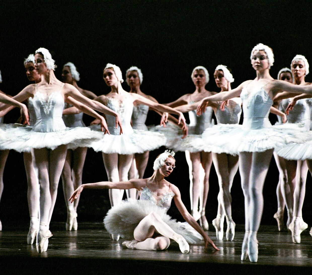 Сцена из балета Чайковского «Лебединое озеро»
