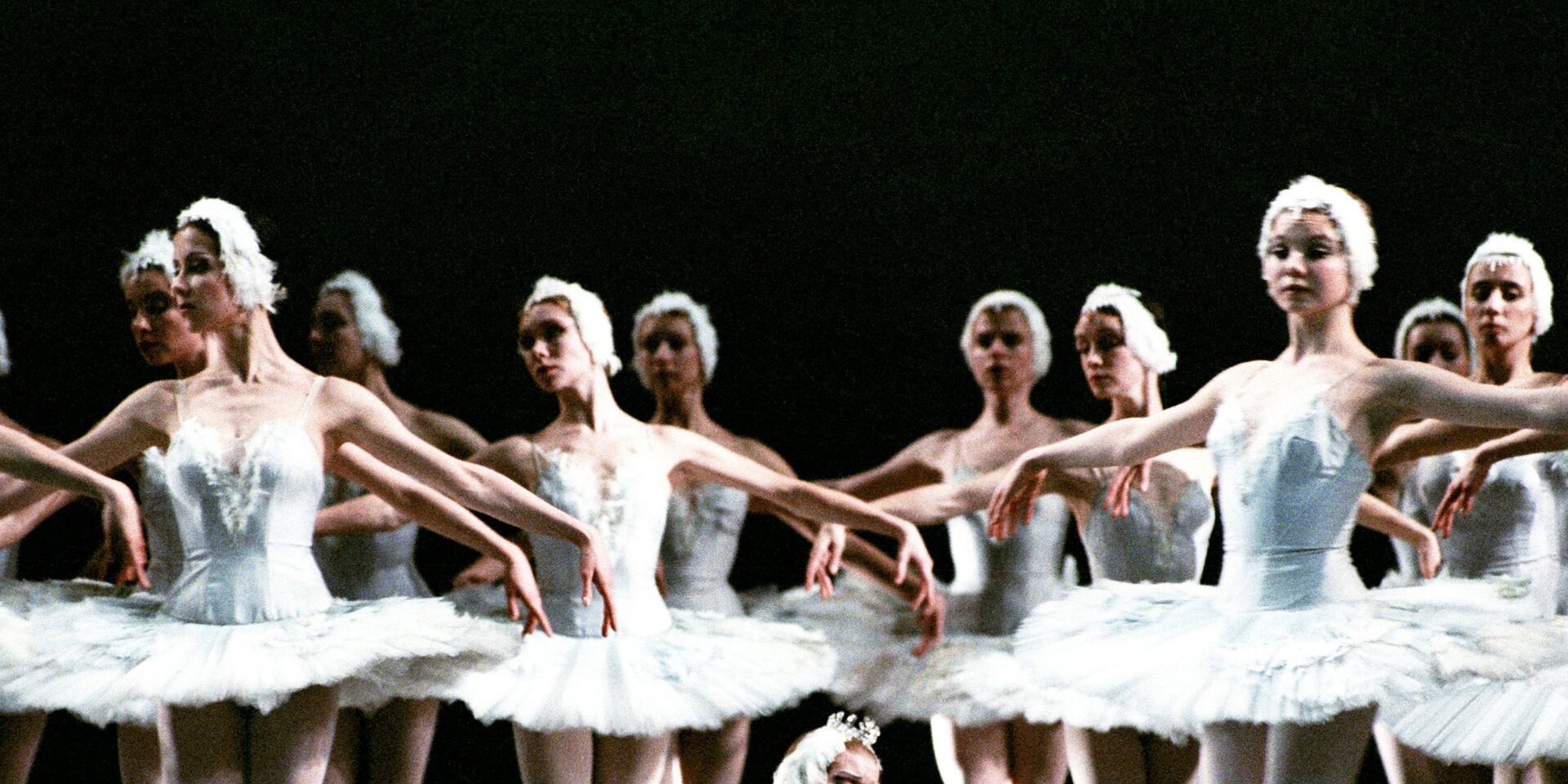 Сцена из балета Чайковского «Лебединое озеро»  - ИноСМИ, 1920, 01.11.2023