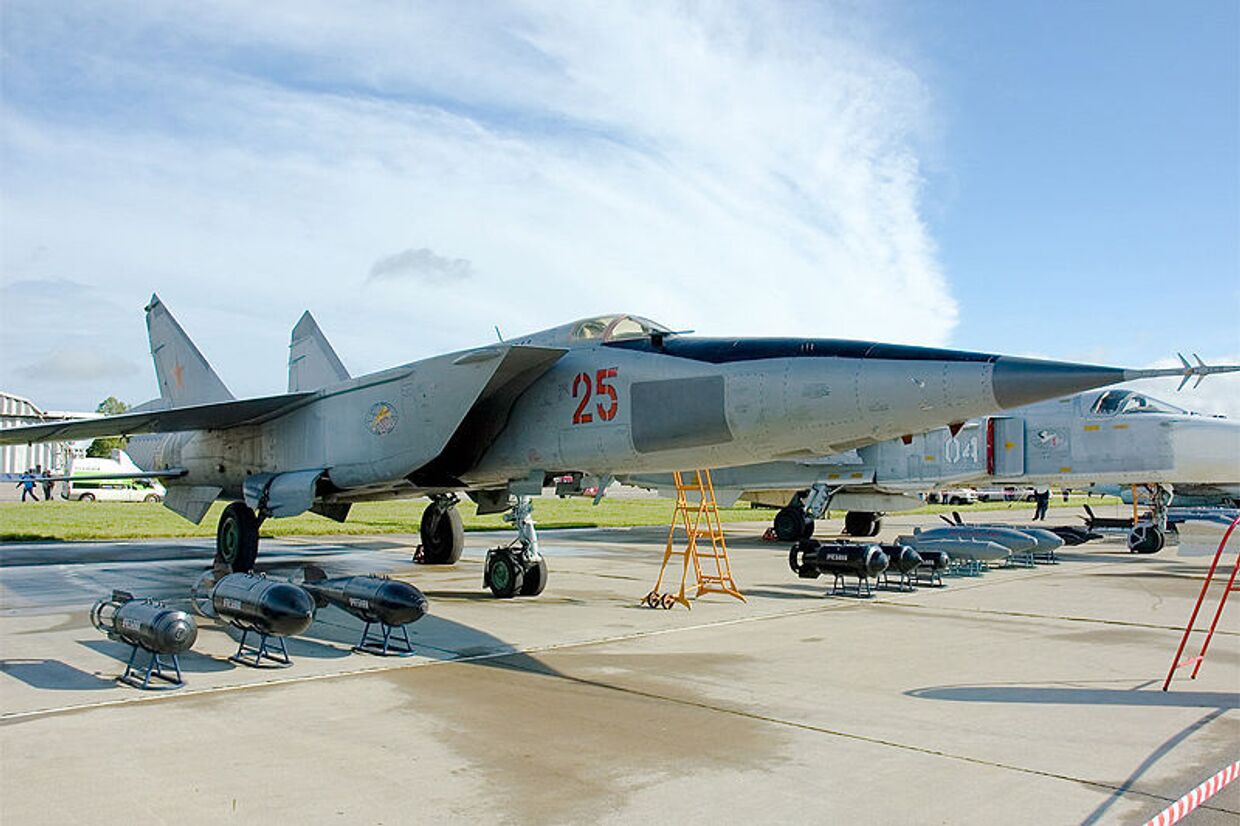 Советский сверхзвуковой высотный истребитель-перехватчик МиГ-25