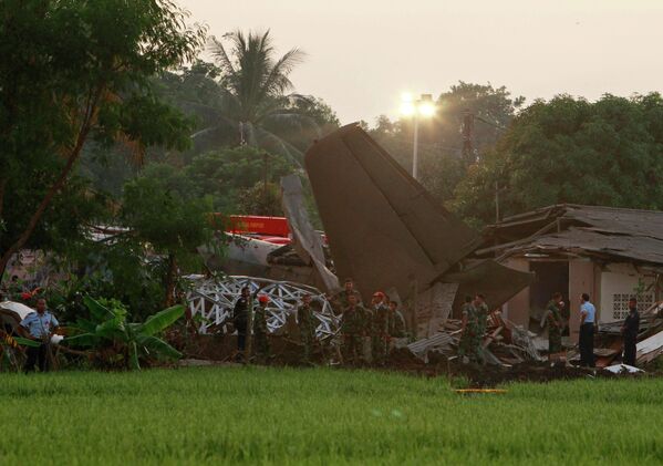 Крушение самолета Fokker-27 ВВС Индонезии