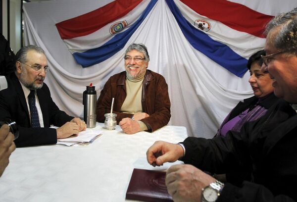Свергнутый президент Парагвая на встрече с бывшими министрами правительства