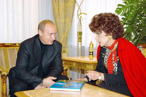 Встреча В.Путина и Джины Лоллобриджиды в Ново-Огарево