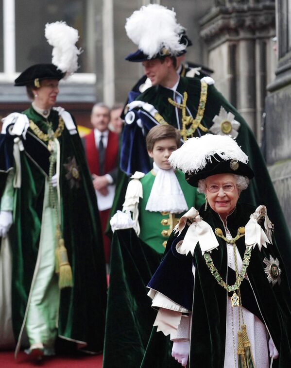 Елизавета II посвятила принца Уильяма в рыцари Ордена Чертополоха
