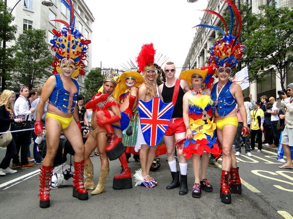 Юбилейный лондонский гей-парад собрал пять тысяч участников и сотни тысяч зрителей