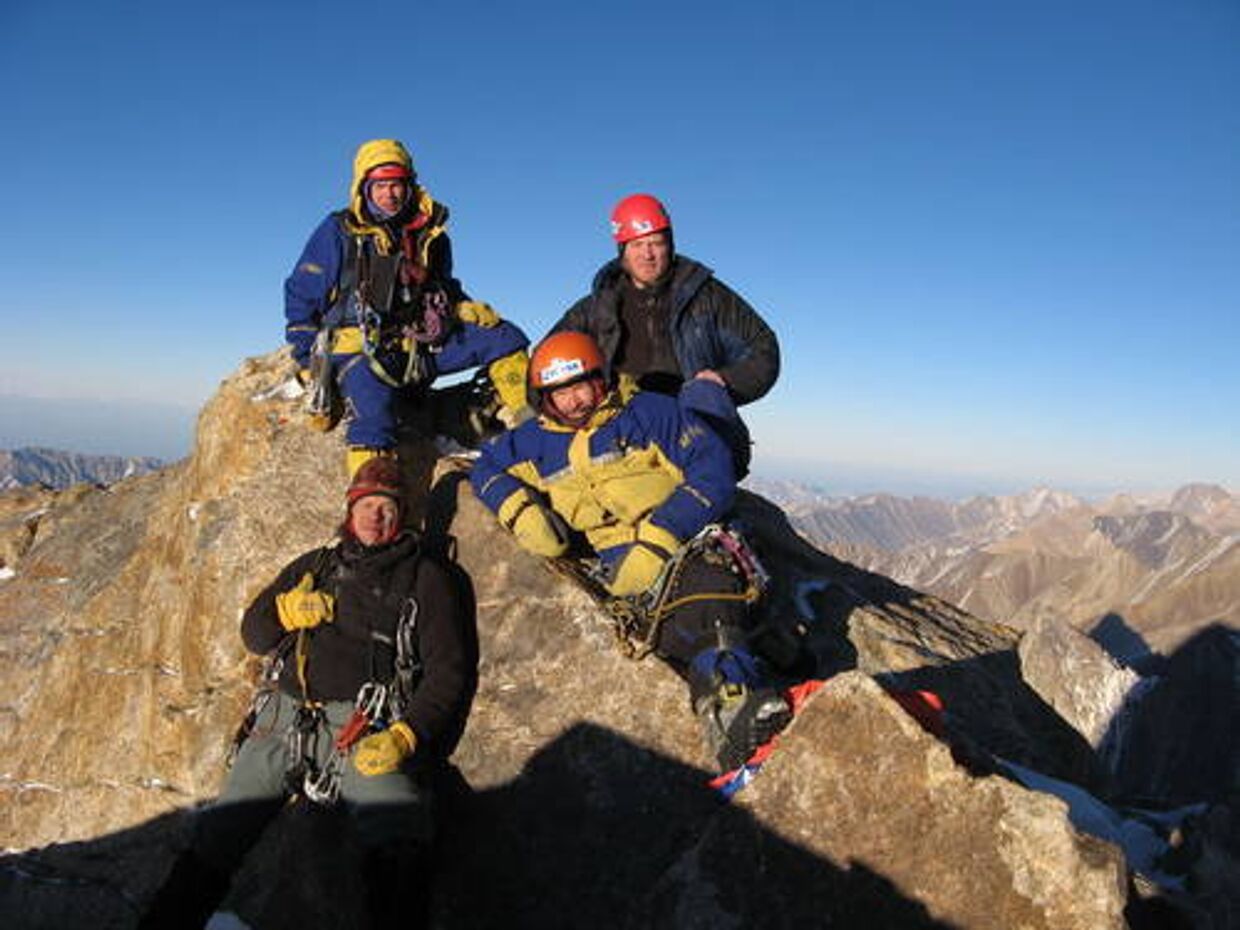 Красноярские альпинисты на пике 4810 Пальмиро-Алая