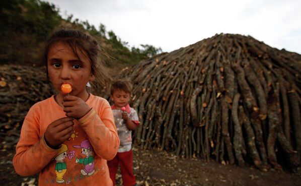 Дети в городе Кызылджахамам, Турция