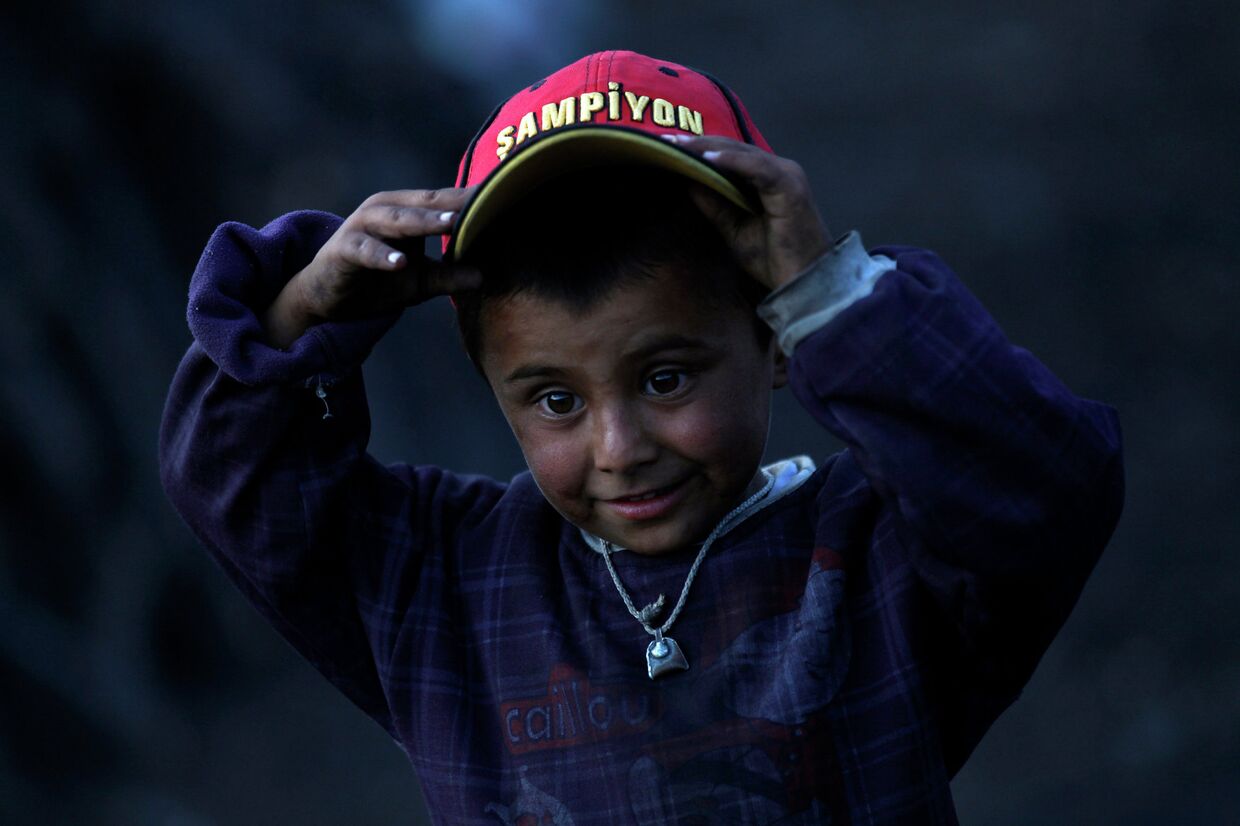Маленький житель города Кызылджахамама, Турция