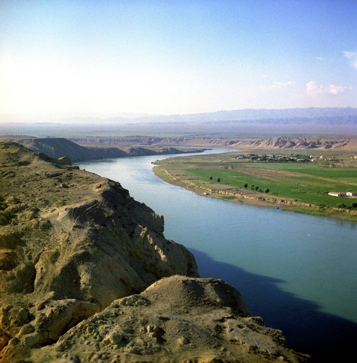 Река Сырдарья в районе города Ленинабада